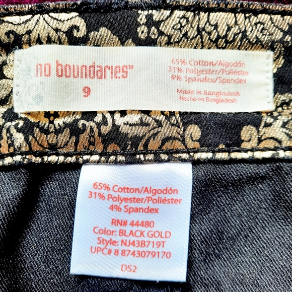 No Boundaries 9 Gold & Black Demask Pattern Pants - Picture 7 of 8